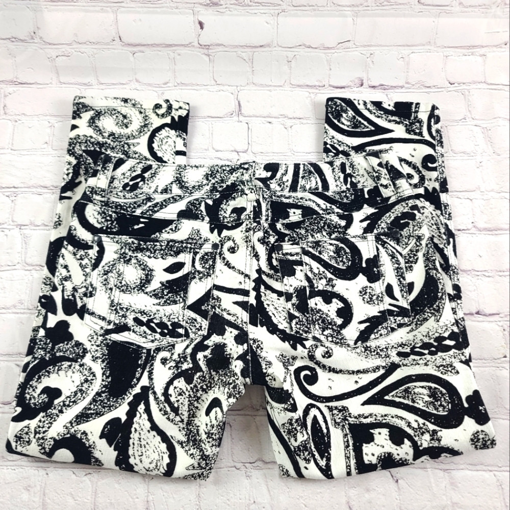 Alice + Olivia Women's 4 Black and White Paisley Cropped Ankle Pants - Picture 3 of 16